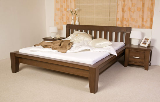 Jaký typ dřeva pro postel z masivu vybrat?